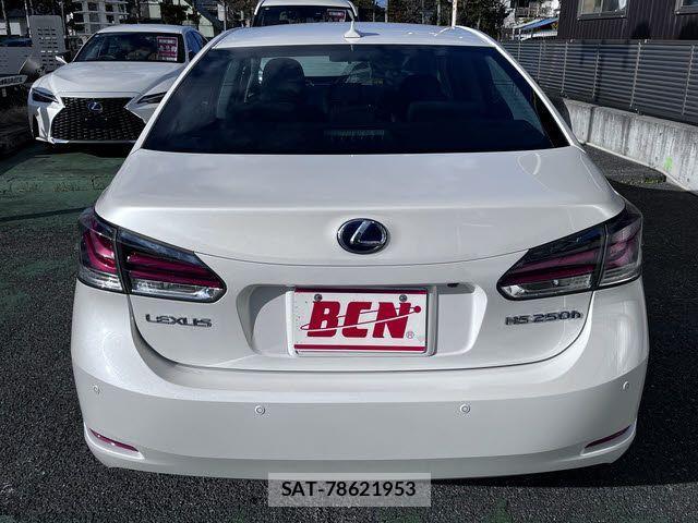 Lexus HS 2015-03 4595391-23