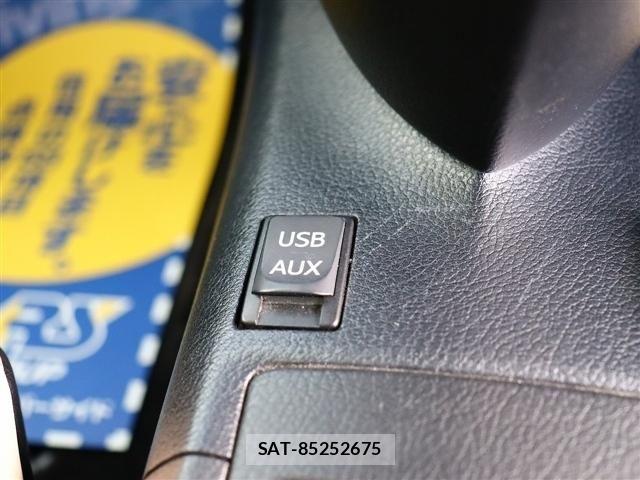 Lexus HS 2012-01 4964138-21