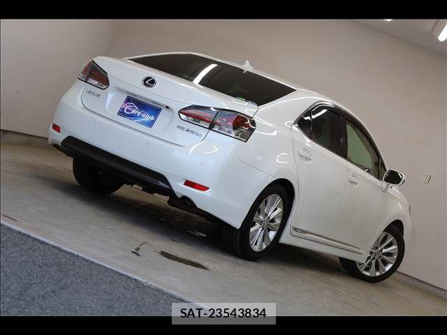 Lexus HS 2013-04 5870823-11