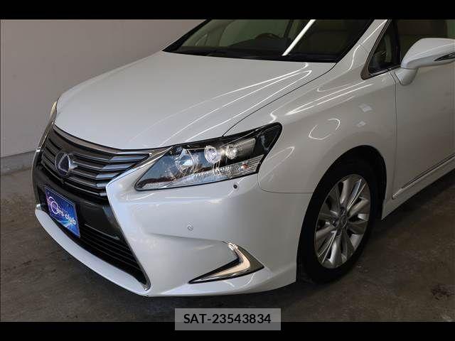Lexus HS 2013-04 5870823-12