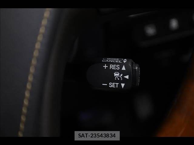 Lexus HS 2013-04 5870823-15
