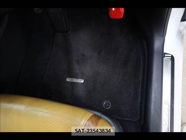 Lexus HS 2013-04 5870823-16