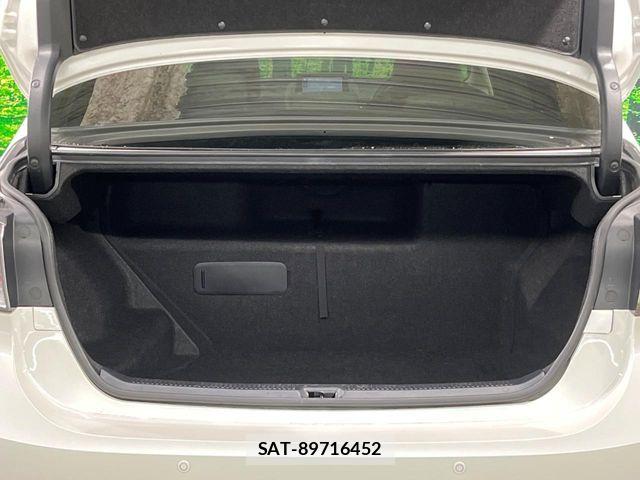 Lexus HS 2014-12 6907671-9