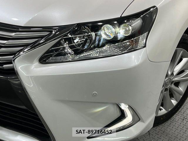 Lexus HS 2014-12 6907671-11