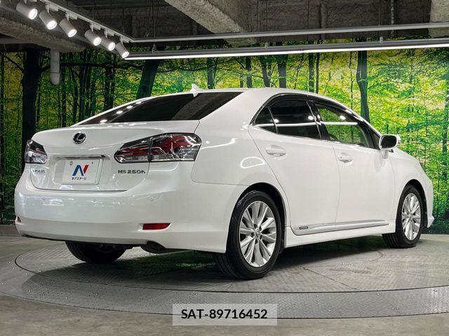 Lexus HS 2014-12 6907671-16