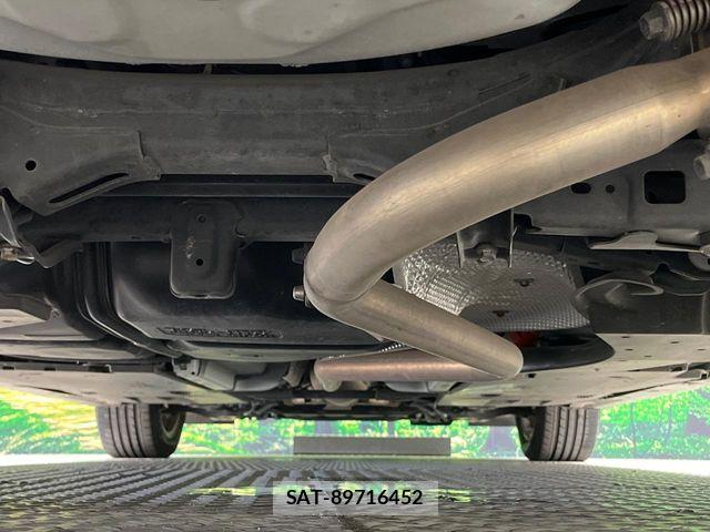 Lexus HS 2014-12 6907671-18