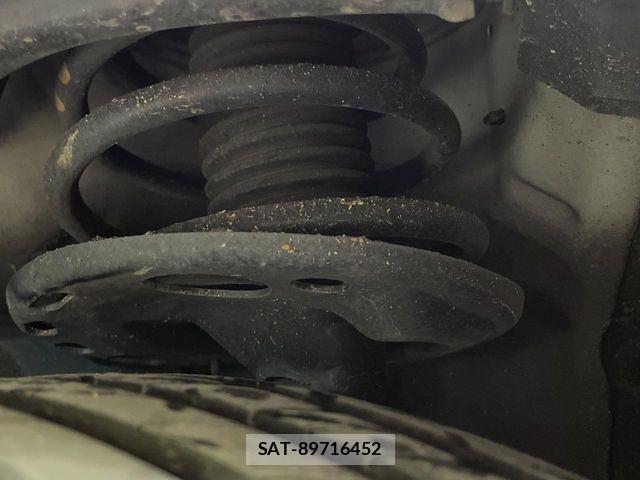 Lexus HS 2014-12 6907671-19