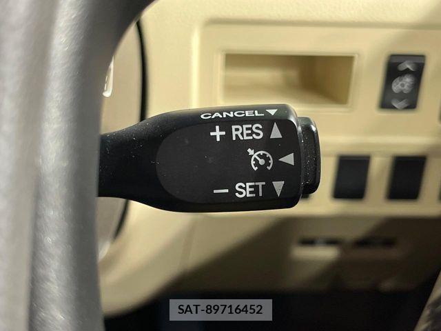 Lexus HS 2014-12 6907671-4