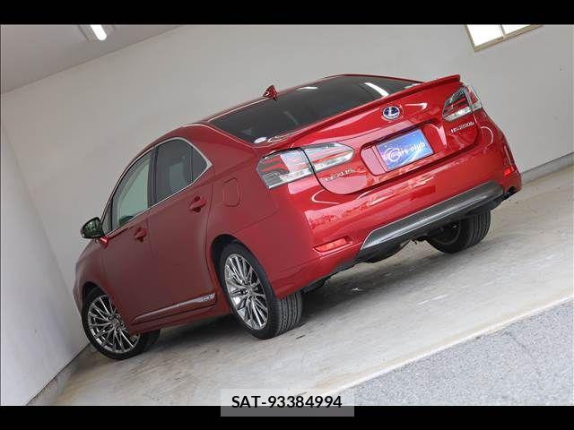Lexus HS 2016-05 6907673-10