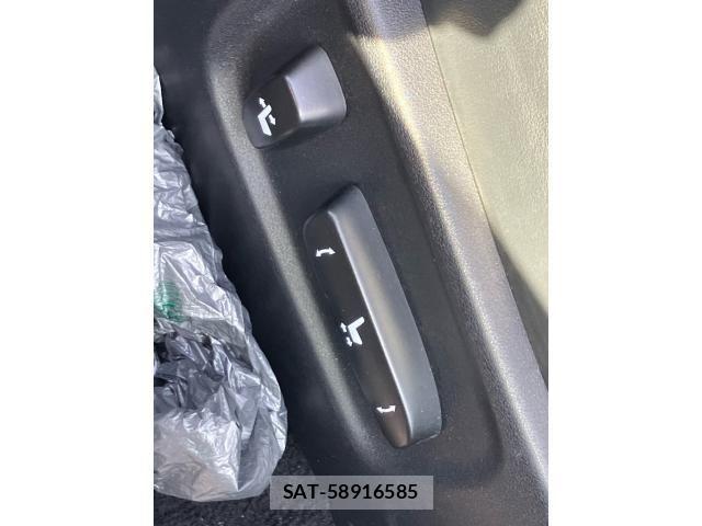Lexus HS 2011-11 6907676-11