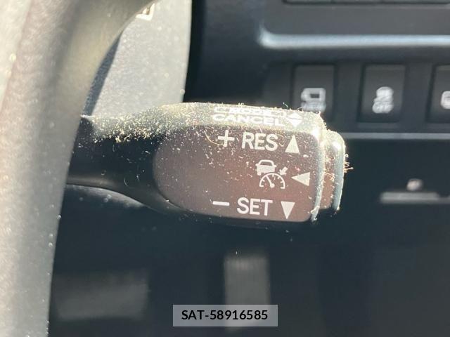 Lexus HS 2011-11 6907676-14