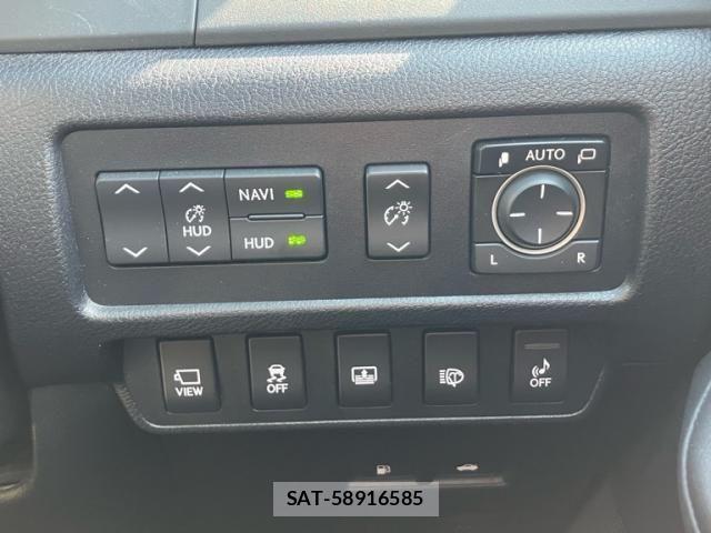 Lexus HS 2011-11 6907676-15