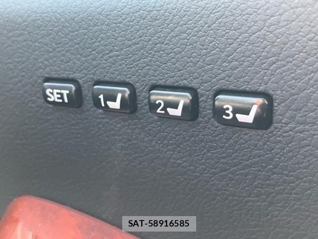 Lexus HS 2011-11 6907676-16