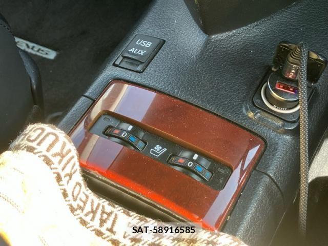 Lexus HS 2011-11 6907676-18