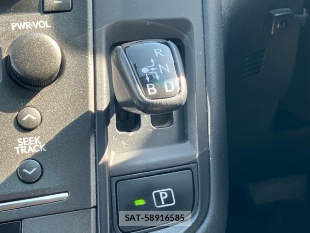Lexus HS 2011-11 6907676-20