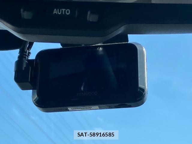 Lexus HS 2011-11 6907676-23