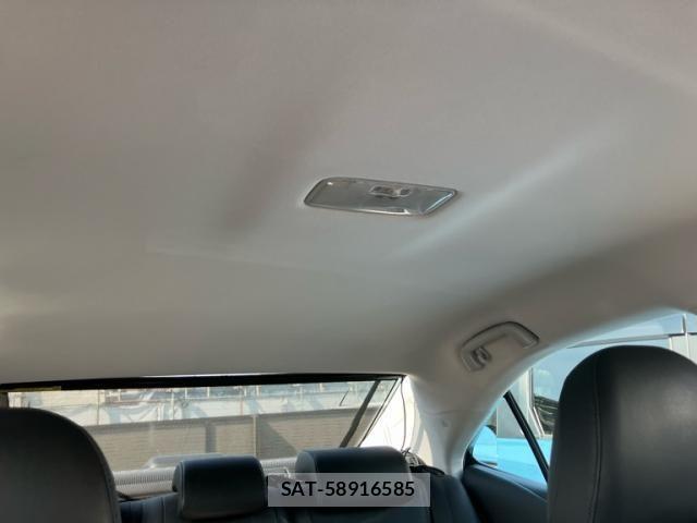 Lexus HS 2011-11 6907676-24