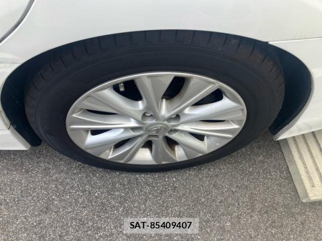 Lexus HS 2013-06 7059230-5