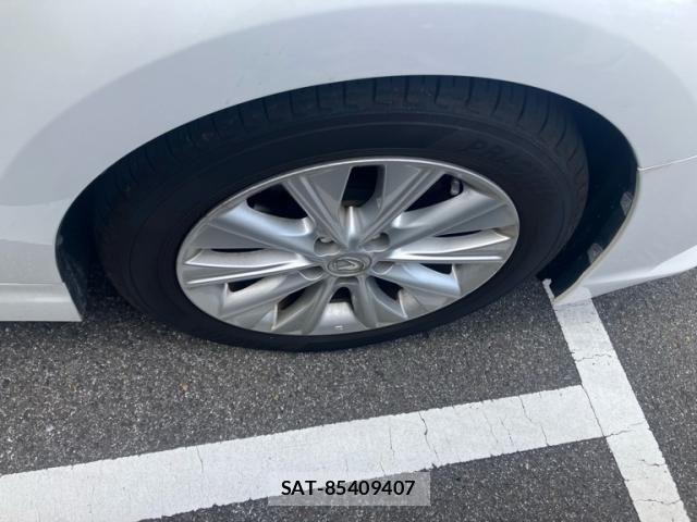 Lexus HS 2013-06 7059230-7