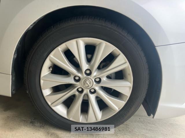 Lexus HS 2013-03 7059235-10