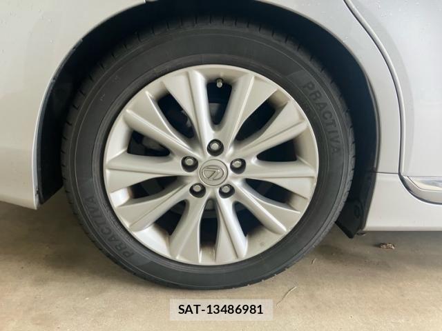Lexus HS 2013-03 7059235-11