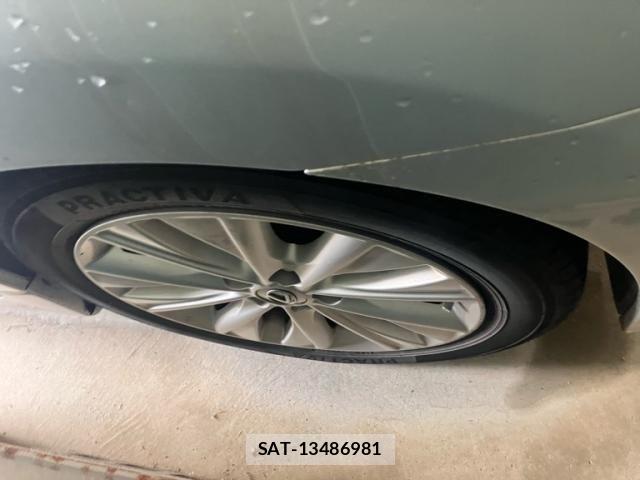 Lexus HS 2013-03 7059235-13