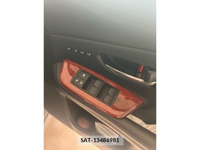 Lexus HS 2013-03 7059235-14
