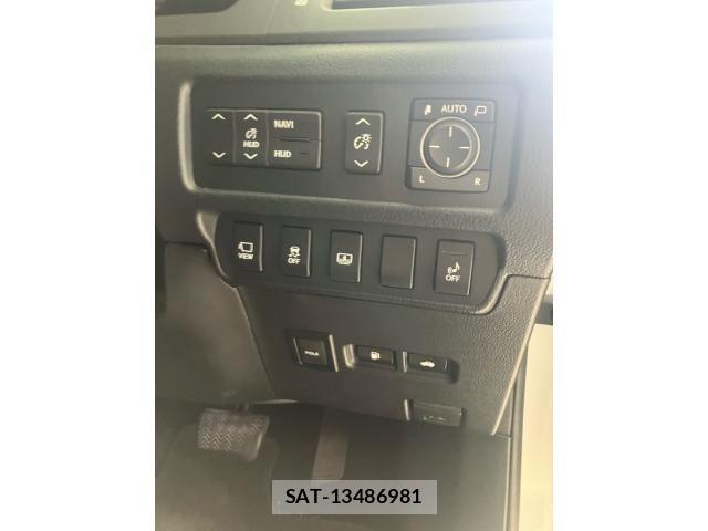 Lexus HS 2013-03 7059235-15