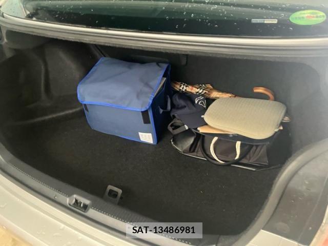 Lexus HS 2013-03 7059235-21
