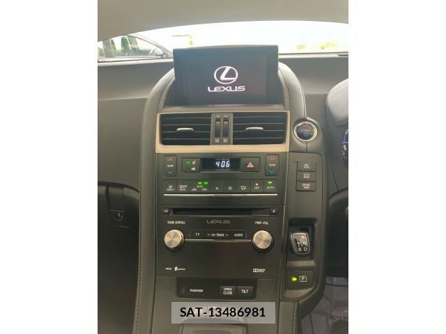 Lexus HS 2013-03 7059235-22