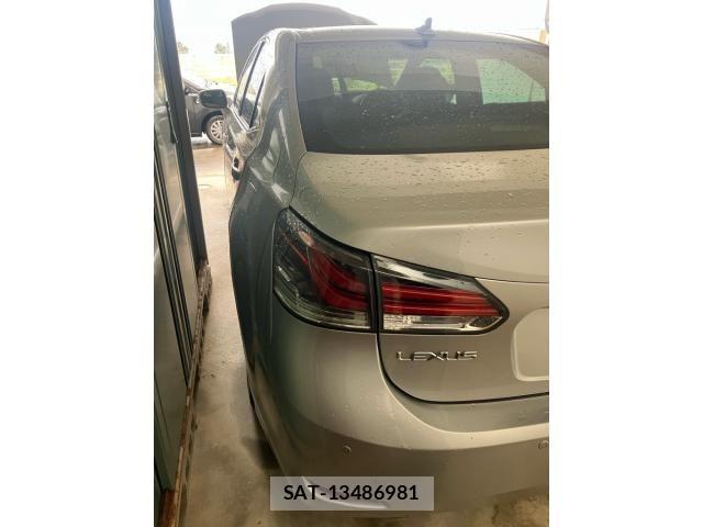 Lexus HS 2013-03 7059235-4