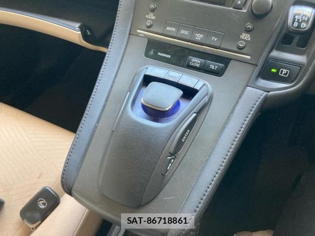 Lexus HS 2010-04 7220896-13