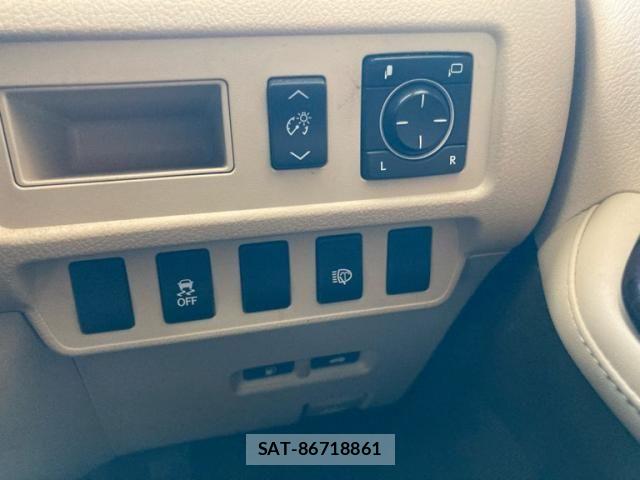 Lexus HS 2010-04 7220896-16