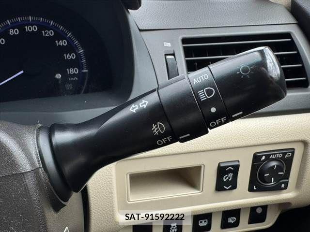 Lexus HS 2011-09 7220902-26