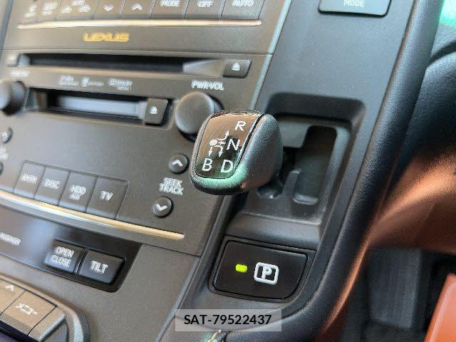 Lexus HS 2011-06 7220904-19