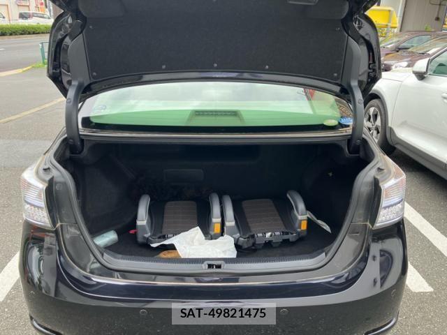 Lexus HS 2011-07 7272218-11