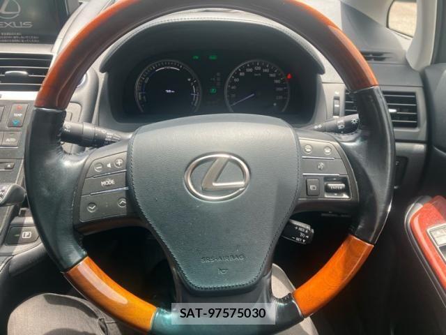 Lexus HS 2016-09 7358478-15