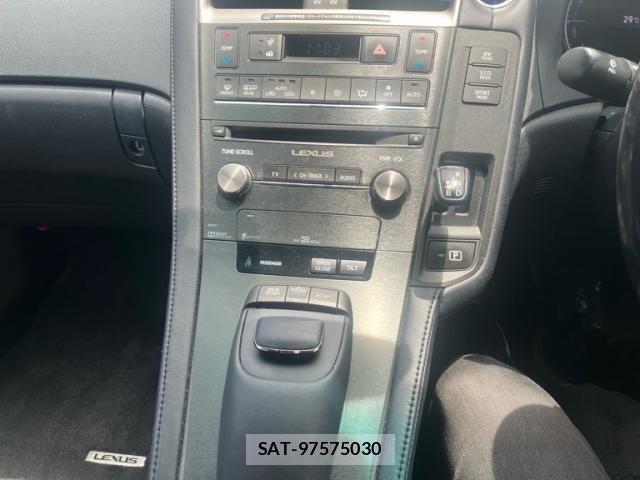 Lexus HS 2016-09 7358478-17