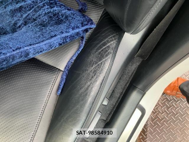 Lexus HS 2010-03 7358472-10