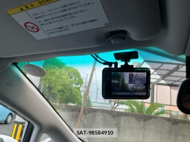 Lexus HS 2010-03 7358472-21
