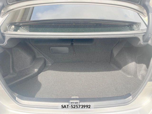 Lexus HS 2015-08 7392665-10