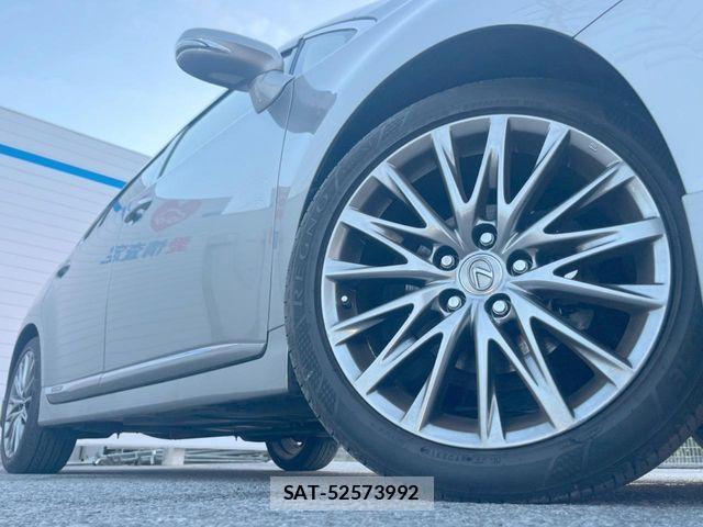 Lexus HS 2015-08 7392665-12