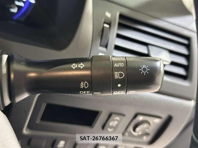 Lexus HS 2010-12 7455375-11