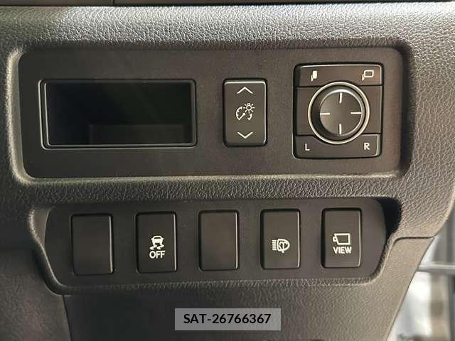 Lexus HS 2010-12 7455375-13
