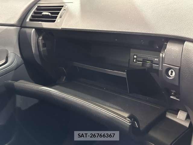 Lexus HS 2010-12 7455375-25