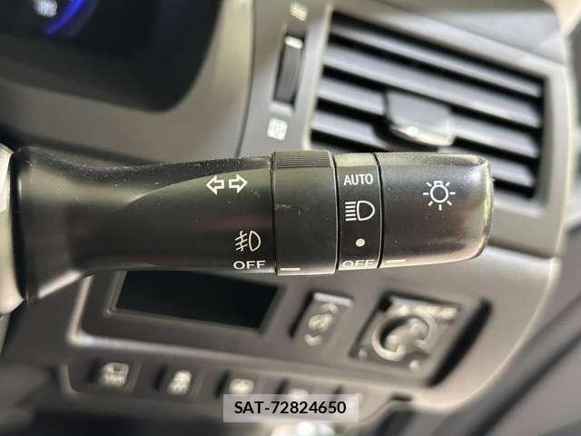 Lexus HS 2011-12 7455372-11