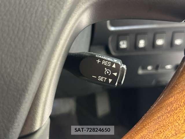 Lexus HS 2011-12 7455372-13