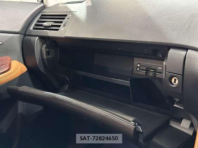 Lexus HS 2011-12 7455372-27