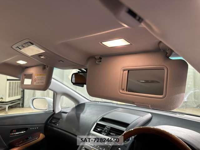 Lexus HS 2011-12 7455372-29
