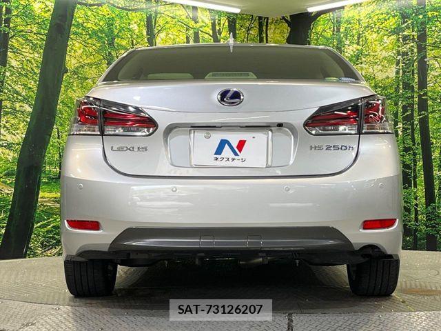 Lexus HS 2016-06 7455370-14